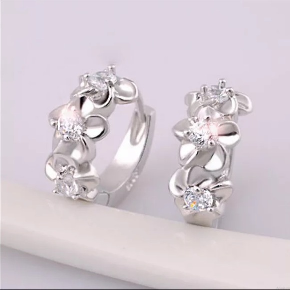 New 925 Silver Beautiful Flower Hoop Earrings - Picture 4 of 6